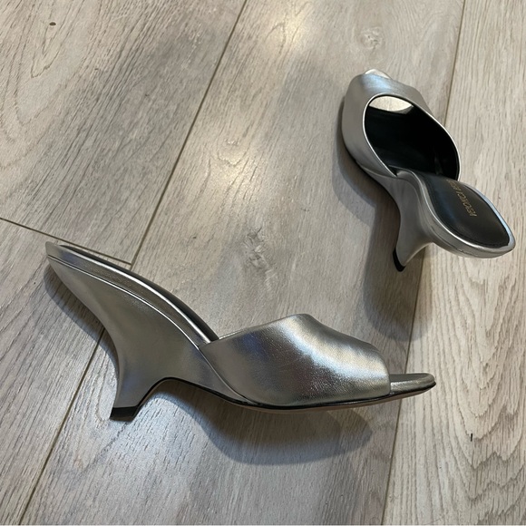 Veronica Beard Mila Sculpted Leather Sandals - Picture 6 of 9